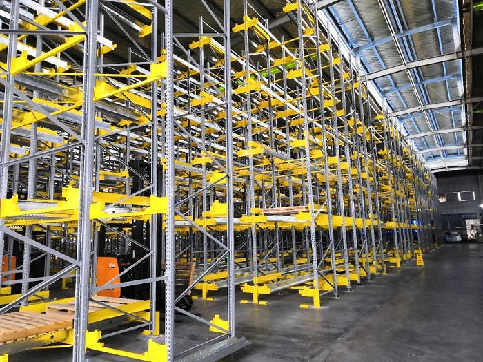 Pallet Shuttle for Leading Belt Webbing Manufacture